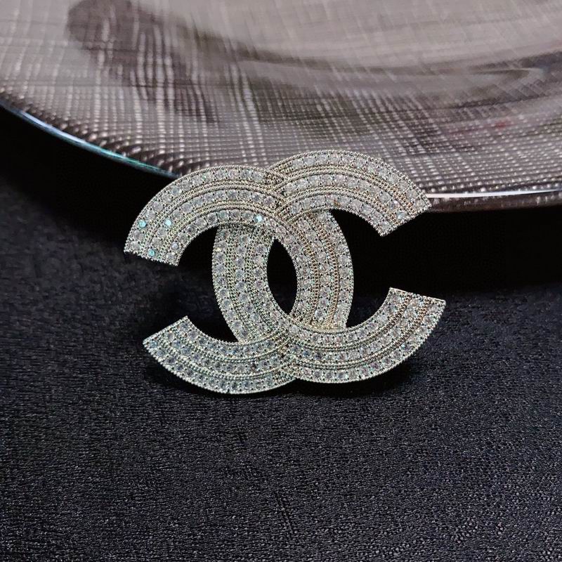 Chanel Brooch 05yxh31